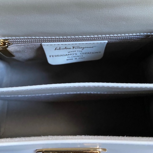 ♦️SOLD♦️Ferragamo Lady Gancini Kelly Bag -Magnolia - Picture 10 of 10